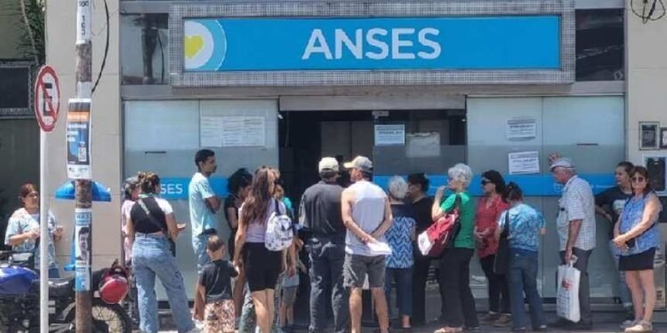 ANSES confirma el aumento en jubilaciones y pensiones: ¿cuándo cobran?