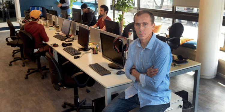 Amenazan al periodista Hugo Alconada Mon tras revelar espionaje de la SIDE