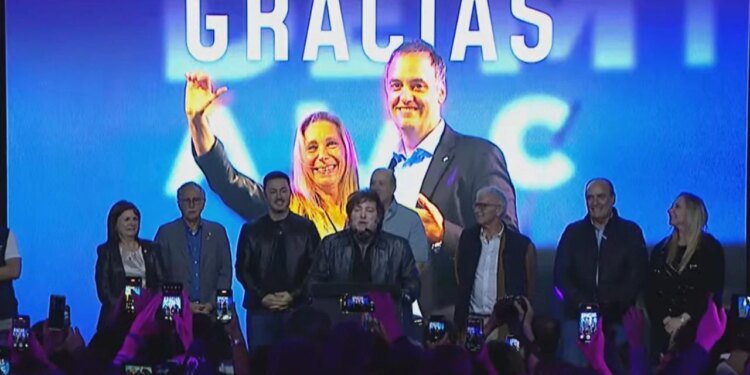 Milei y Adorni celebran un triunfo histórico y convocan a la oposición a unirse a La Libertad Avanza