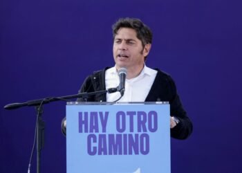 Kicillof lanza el Movimiento Derecho al Futuro y critica a Milei