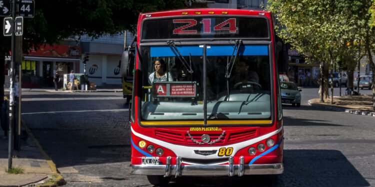 Aumentos en el boleto de colectivos en La Plata en mayo, junio y julio 2025