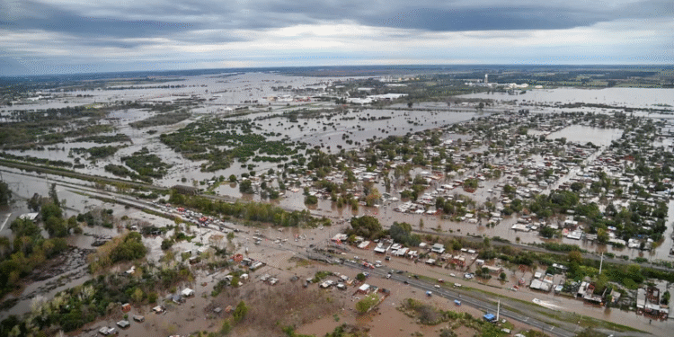 Intensas lluvias en la provincia de Buenos Aires dejan 2.900 evacuados