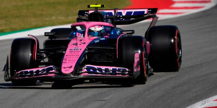 Franco Colapinto enfrenta problemas mecánicos y larga en el puesto 19 en España