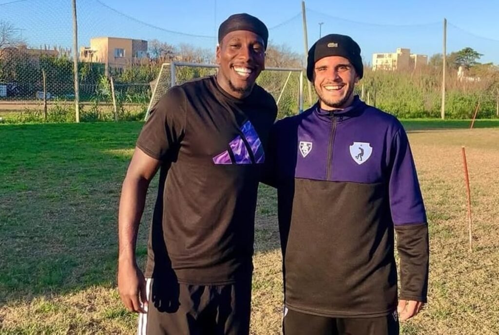 Jan Hurtado visita centro deportivo en Los Hornos y comparte su experiencia