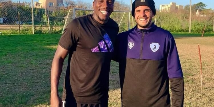 Jan Hurtado visita centro deportivo en Los Hornos y comparte su experiencia