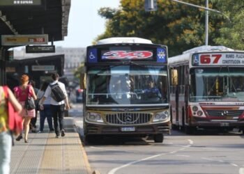 El Gobierno autorizó un aumento del 21,52% en los colectivos del AMBA