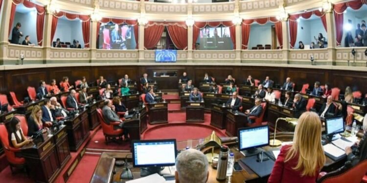 ¿Intendentes sin límites? La Legislatura bonaerense debate reelecciones