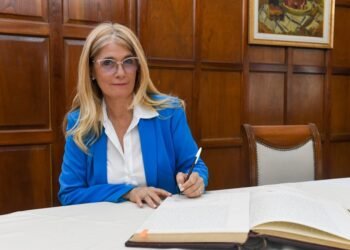 Verónica Magario impulsa reelección indefinida para intendentes en Provincia