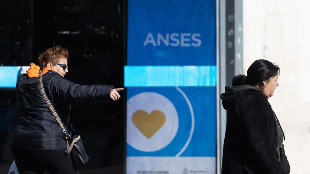 Jubilados: ¿De cuánto será el aumento y el bono extra de ANSES en junio?