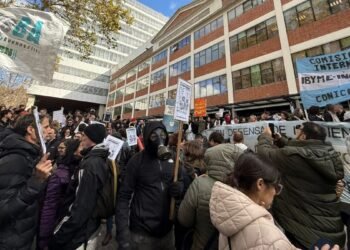 Científicos argentinos protestan contra el ajuste de Milei en la ciencia