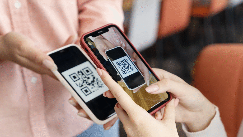 Cuidado con los códigos QR: las estafas digitales en auge en la calle