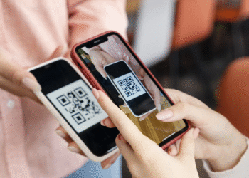 Cuidado con los códigos QR: las estafas digitales en auge en la calle