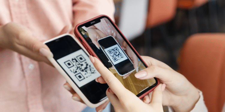 Cuidado con los códigos QR: las estafas digitales en auge en la calle