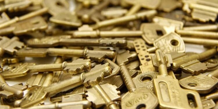 Convierte tus llaves viejas en originales marcadores para el jardín