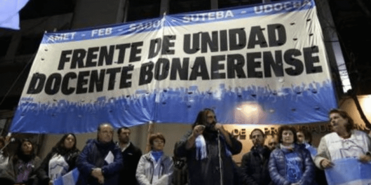 Docentes de la provincia aprueban aumento salarial del 10% en asambleas masivas