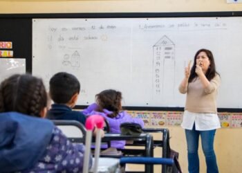 El gobierno bonaerense incorpora el derecho a la desconexión digital en la nueva propuesta paritaria para docentes