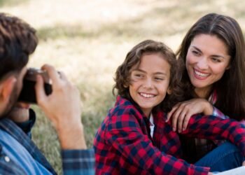 Publicar fotos de menores en redes sociales puede generar graves riesgos