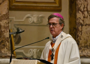 Arzobispo advierte sobre la inequidad social ante Javier Milei en Buenos Aires