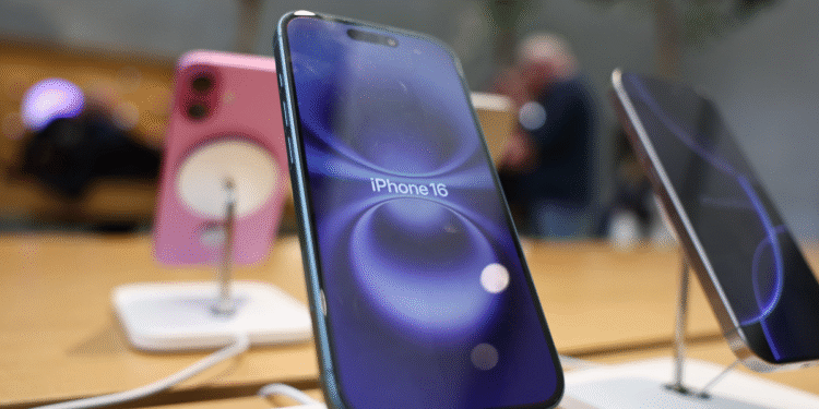 El Gobierno reducirá los impuestos a la importación y el precio del iPhone bajará hasta un 30% en Argentina