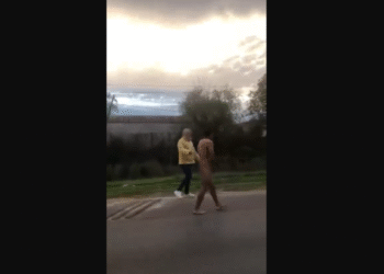 Vecinos de Berazategui escrachan a ladrón y lo devuelven desnudo a su casa