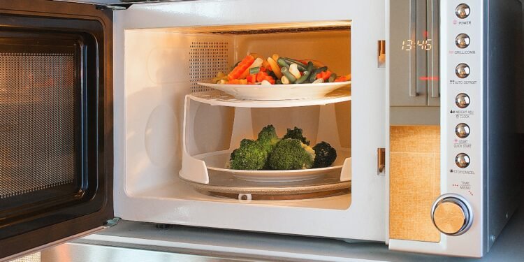 Electrodomésticos y consumo fantasma: Desenchufar el microondas no ahorra energía