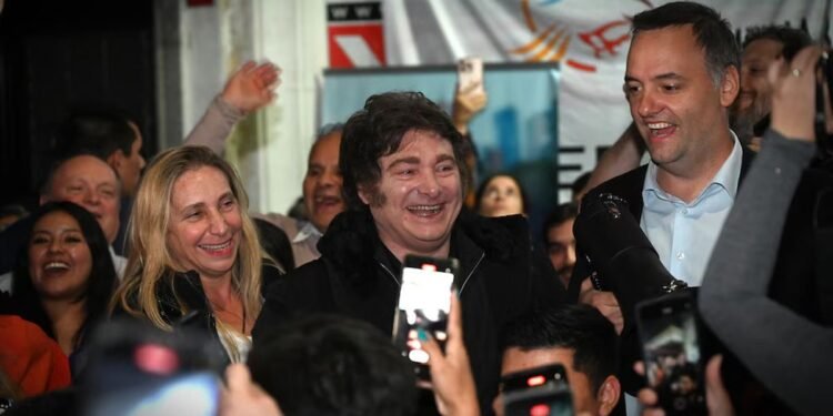 Milei critica a periodistas por fake news y defiende la libertad de expresión