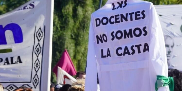 El Gobierno eliminó la participación de la Secretaría de Educación en paritarias docentes