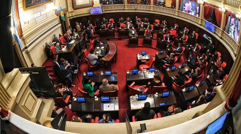 Senadora Ayelén Durán impulsa la reelección indefinida de intendentes en la Provincia de Buenos Aires