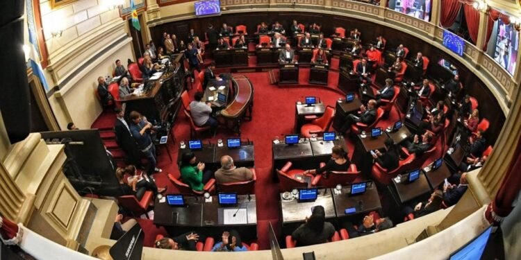 Senadora Ayelén Durán impulsa la reelección indefinida de intendentes en la Provincia de Buenos Aires