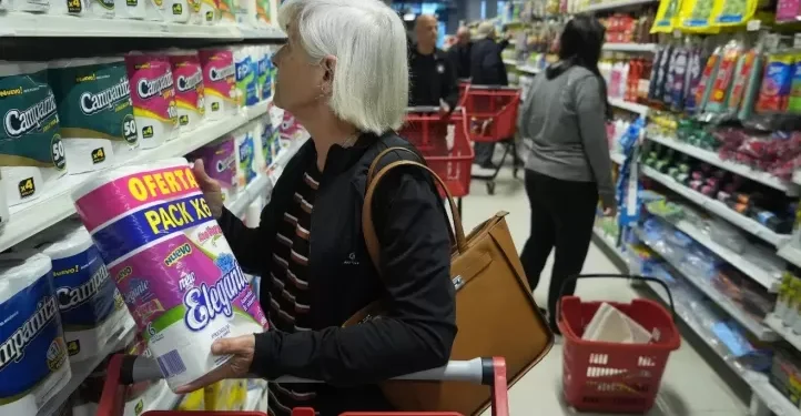 Caída del 30% en el poder adquisitivo agrava desigualdades en los hogares