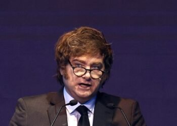 El Gobierno advierte a médicos del Garrahan: "El que no trabaje, será despedido"