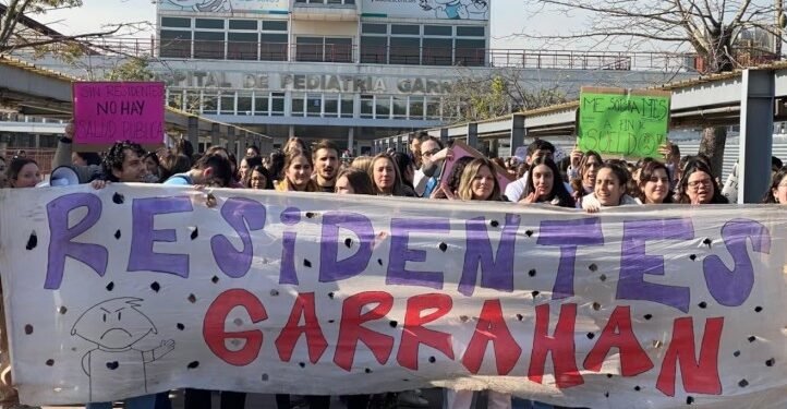 Garrahan anuncia aumento salarial de residentes a $ 1.300.000 tras reclamos