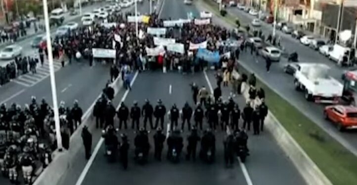 Puestos de La Salada bloquean Camino Negro por cierre tras detención de Castillo