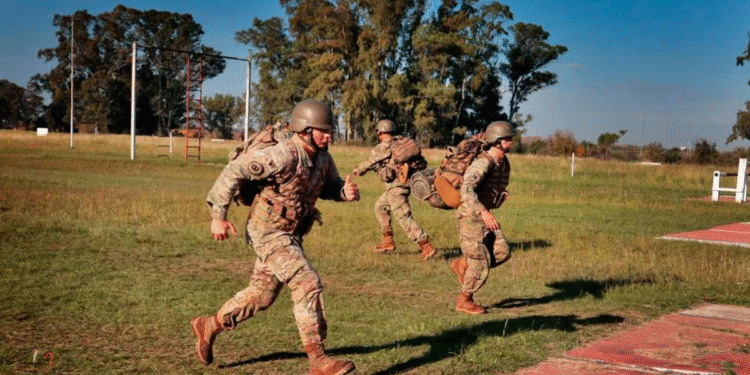 El Gobierno impulsa el servicio militar voluntario con nuevas obligaciones educativas