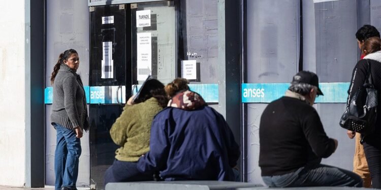 ANSES: quiénes cobran hoy y qué beneficios reciben los jubilados