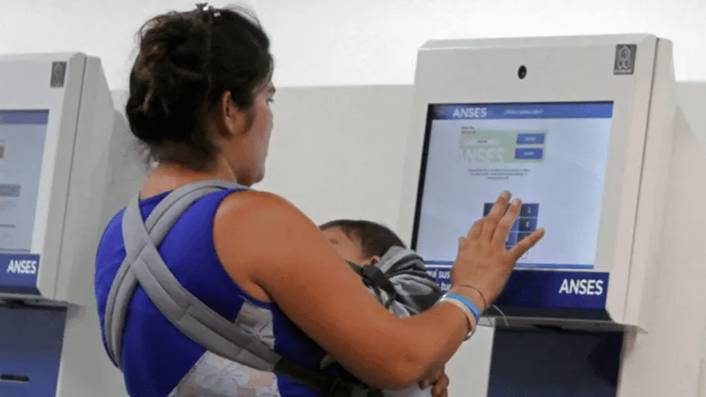 ¿Cómo obtener el plus de ANSES para familias en 2025? Conocé los requisitos.