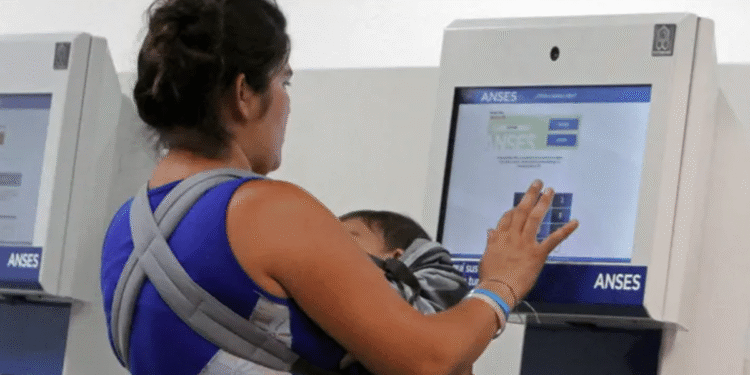 ¿Cómo obtener el plus de ANSES para familias en 2025? Conocé los requisitos.