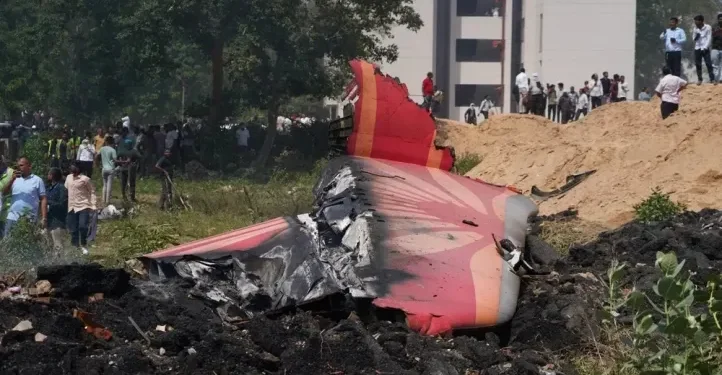 Un avión de Air India se estrella en Ahmedabad y deja 290 muertos