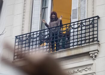 Cristina Kirchner desafía a sus opositores desde Plaza de Mayo y asegura: "Vamos a volver"