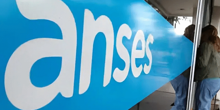 Se confirmó el aumento en la AUH y Tarjeta Alimentar para julio 2025