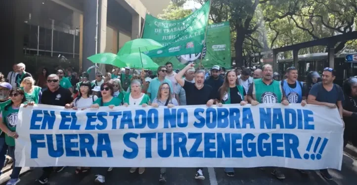 La Justicia suspende el decreto que eliminaba el feriado del 27 de junio