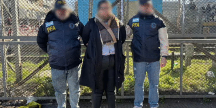 Detienen a mujer acusada de abusar de niños en hogar de menores en Buenos Aires