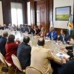 Kicillof impulsa convenios de leasing para fortalecer municipios bonaerenses