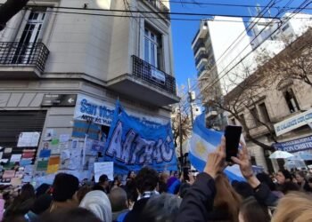 Convocan a banderazo en apoyo a Cristina Fernández por el Día de la Bandera