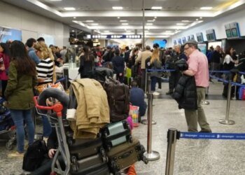 Pilotos advierten sobre posible cancelación de vuelos en vacaciones de invierno