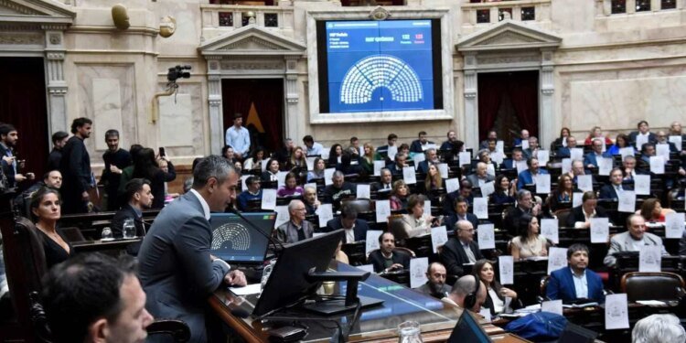 La oposición aprueba un aumento del 7,2% en jubilaciones en Diputados
