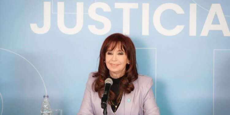 Cristina Kirchner condenada a devolver $85.000 millones al Estado por Vialidad