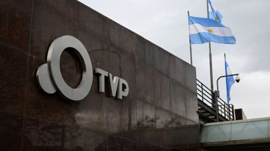 Milei avanza con despidos masivos en medios públicos para reducir costos
