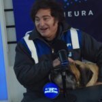 Milei apoya la adopción de mascotas y promete un millón para refugios
