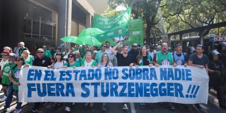 Gobierno defendió eliminación del asueto por el Día del Trabajador Estatal